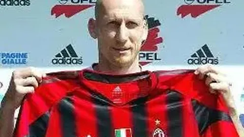 “魔笛世界波助皇马2-0赫罗纳，维尼修斯锁定胜局”